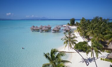 Intercontinental Le Moana Beach view of the resort