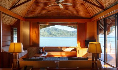 Le Taha'a Overwater Bungalow living space