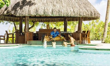 Le Taha'a Resort & Spa by Pearl Resorts Swim-up Bar at Le Taha'a Resort