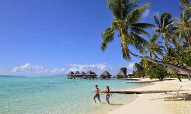 Intercontinental Bora Bora Le Moana - 2_1.jpg Couple paddling