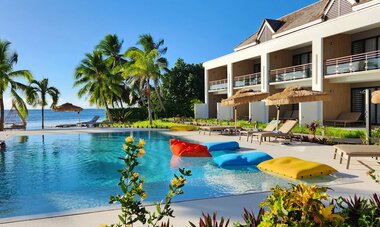 Moorea Cooks Bay Hotel, Poolside Moorea Cooks Bay Hotel Pool
