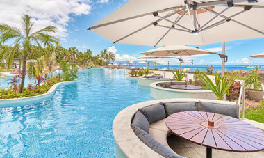 Pool and Pool Bar - Hilton Hotel Tahiti - Goway